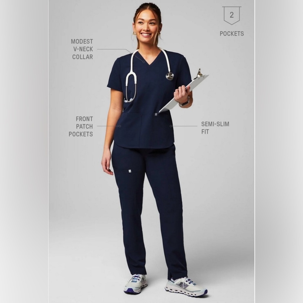 Women's Fabletics Scrub Set